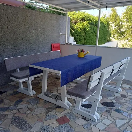 Loni Lägenhet Klenovica