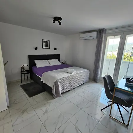 Loni Apartman Klenovica