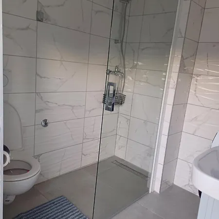 Loni Apartman